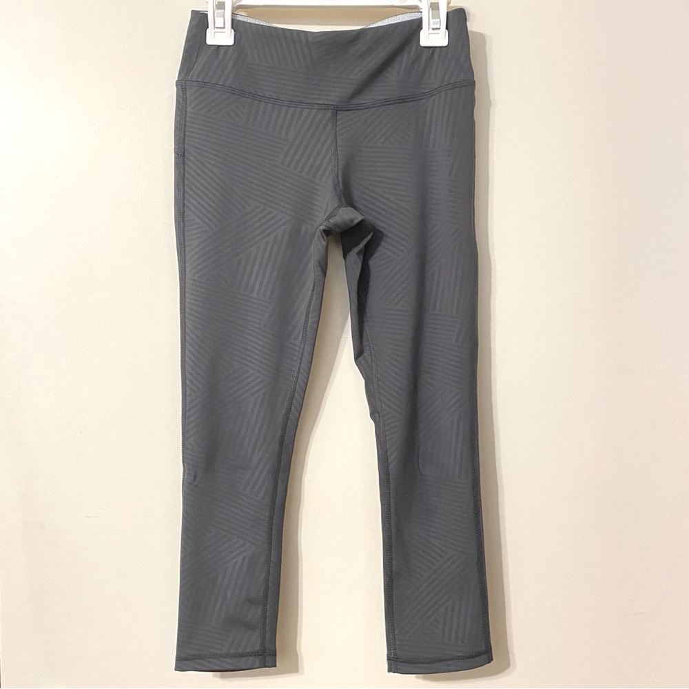 MARIKA SPORT Gray Embossed Stripes XS Capris Performance Leggings Pants